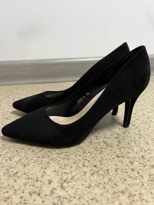 Срочно продается черные туфли 38 размера