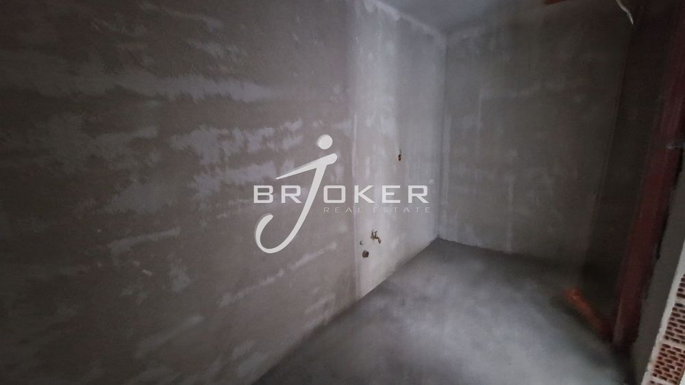 Продава се Четиристаен апартамент в Кърджали, Център - 193 кв.м за 1037 €/кв.м - Снимка #11