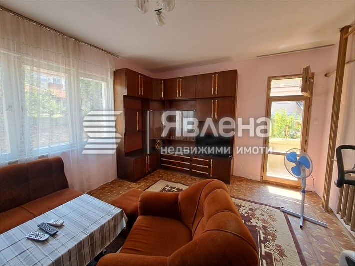 Дава се под наем Етаж от къща в Ямбол, Боровец - 80 кв.м за 255 € - Снимка #3