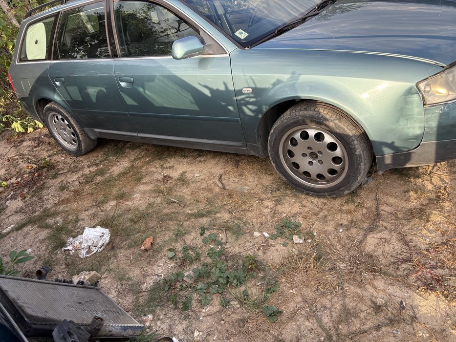 На части Audi A6 2.5 180