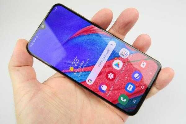 Vand telefon samsung A40