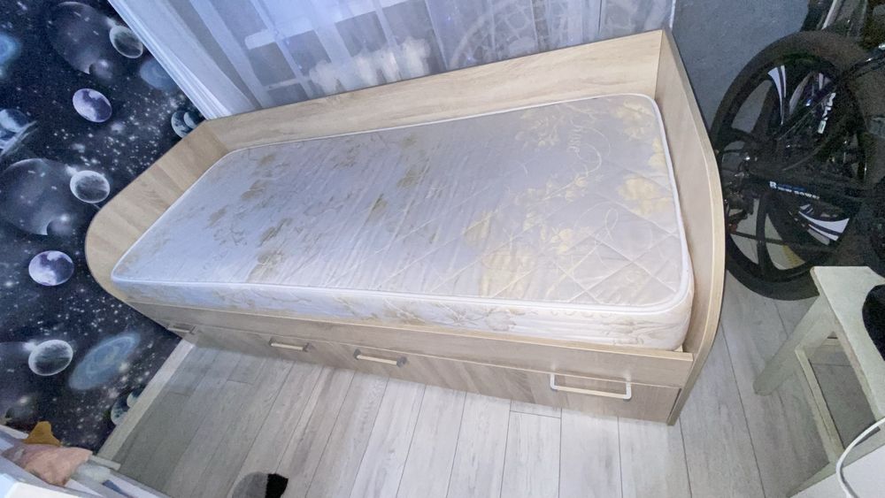 Продам кровать 180*80