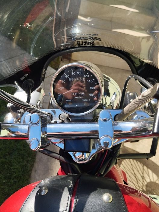 Suzuki intruder vs800