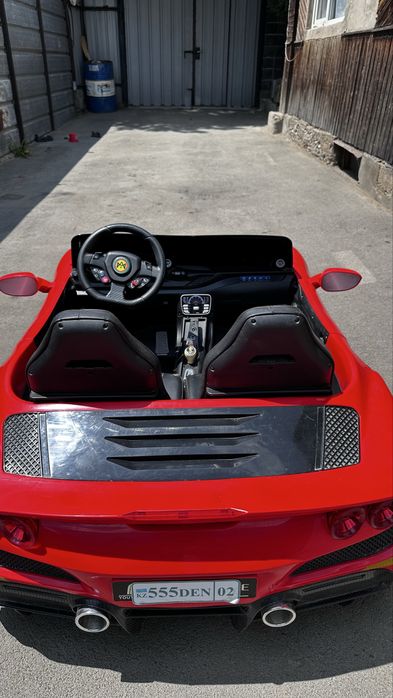 Продается машинка на пульте управления Ferrari