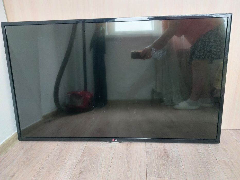 Продам телевизор Smart LG 114x65