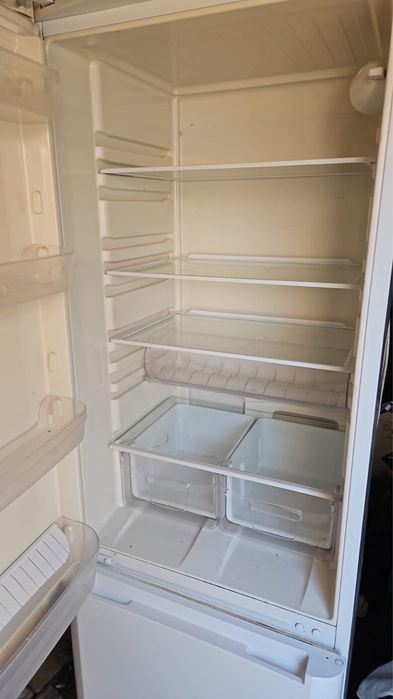 Продается холодильник indesit