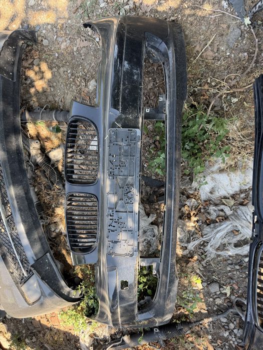 Бмв bmw e60 e61 предна броня черна