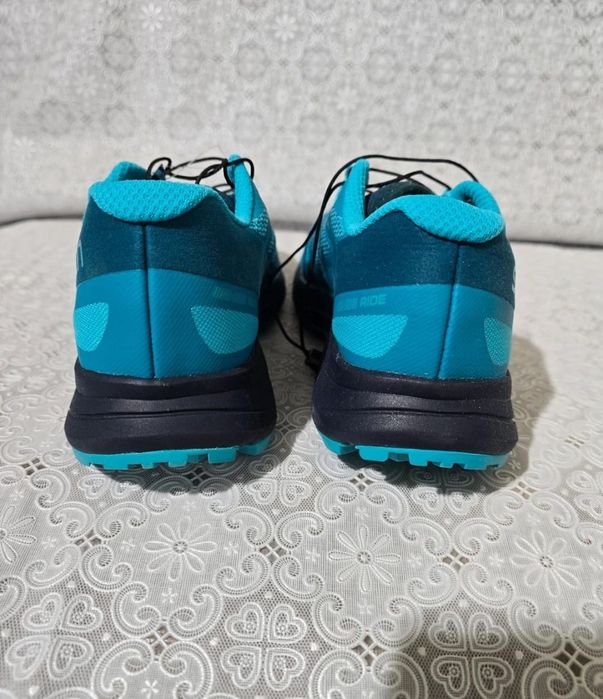 Bocanci munte Salomon, trekking shoes , marime 39.5