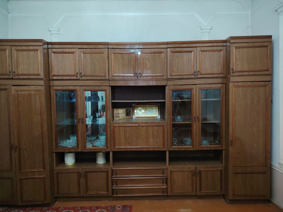 Shkaf srochna sotiladi