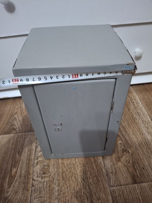 Продам маленький  сейф