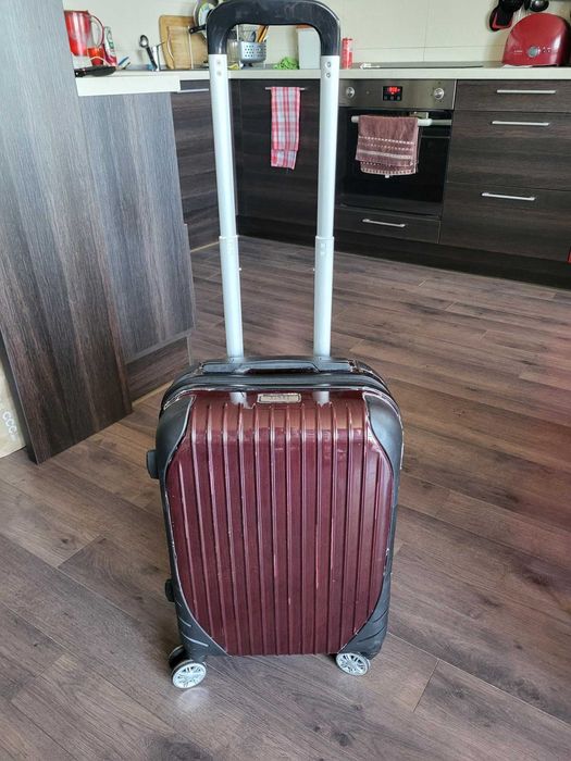 Куфар карета подходящ за ръчен багаж в повечето авиокомпании