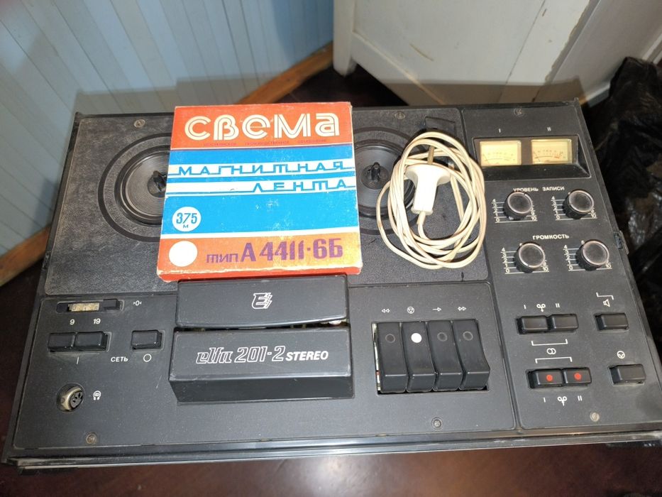 Магнитофон бабинный.