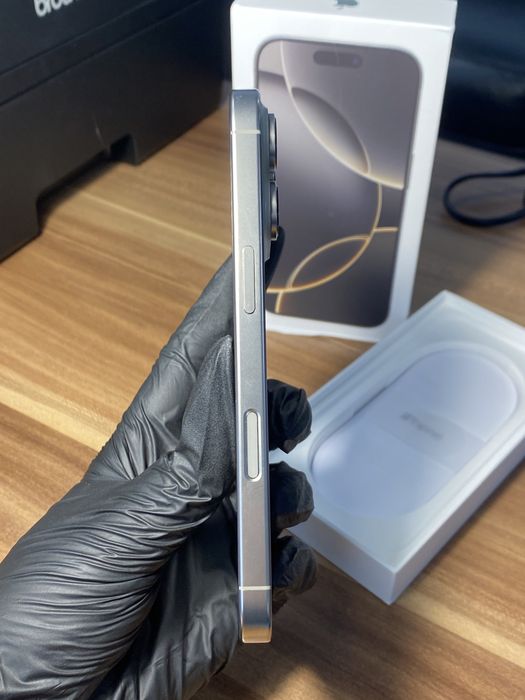 iPhone 16 Pro• 128 GB • Natural Titanium