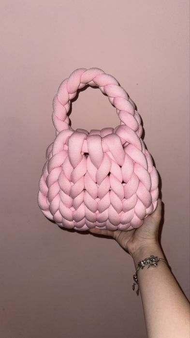 розова плетена чанта 35 лв