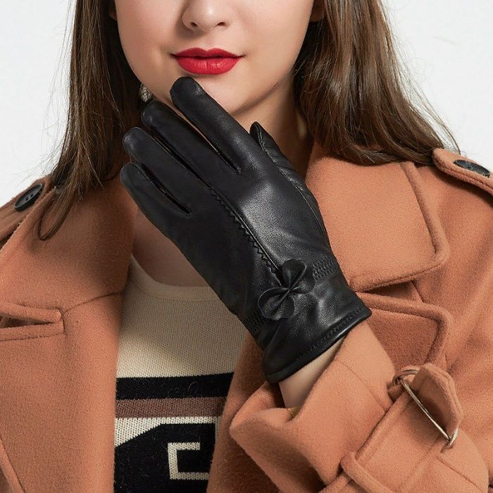 Продаются женские перчатки