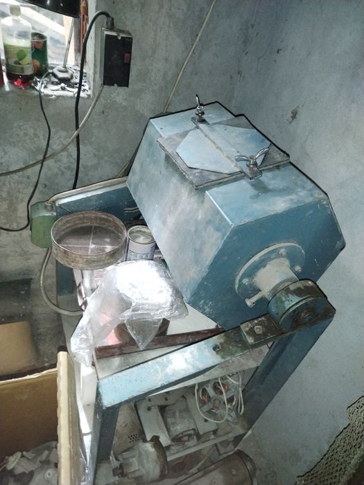 Masina injectat mase plastice, toba colorat plas