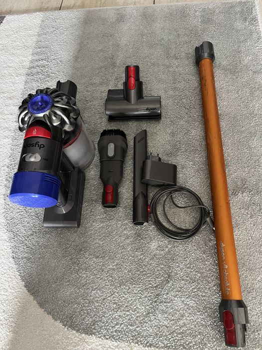 Aspirator dyson v8