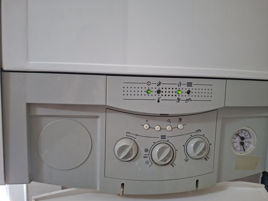 Centrală termică murală pe gaz E.C.A. Calora Functionala, un model convențional (clasic) + termostat fara fir,demontata astăzi 02.08.2026