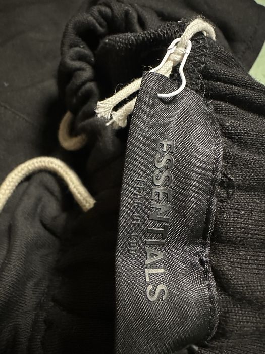 Pantaloni scurți Essentials pret negociabil