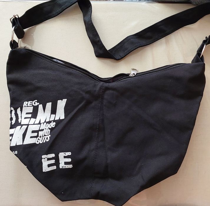 Сумка через плечо шоппер на молнии..