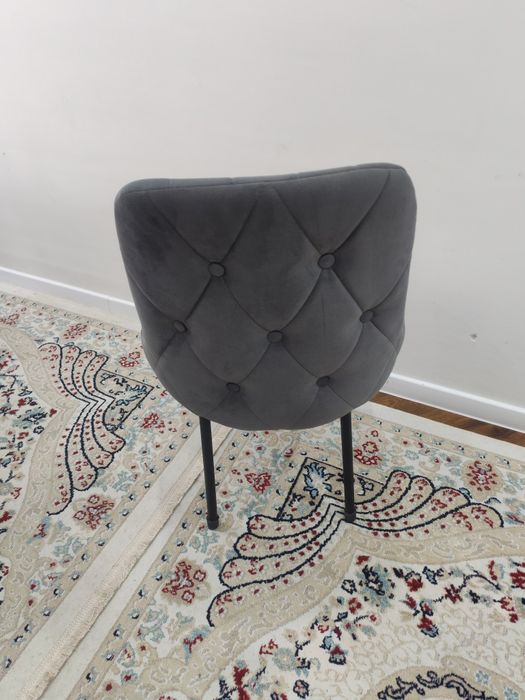 Продам стулья новые