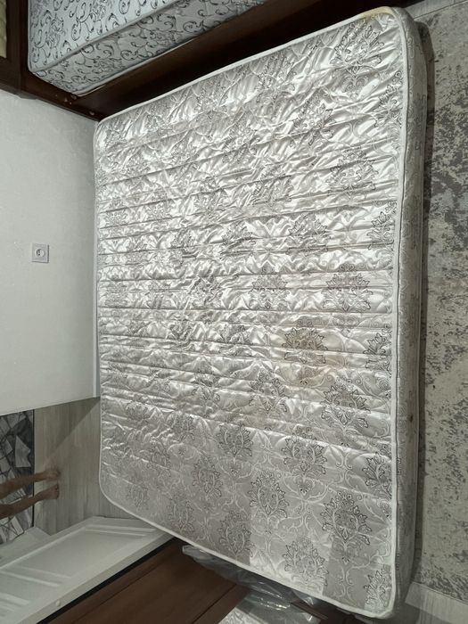 Продам матрас размер 2м 1.60