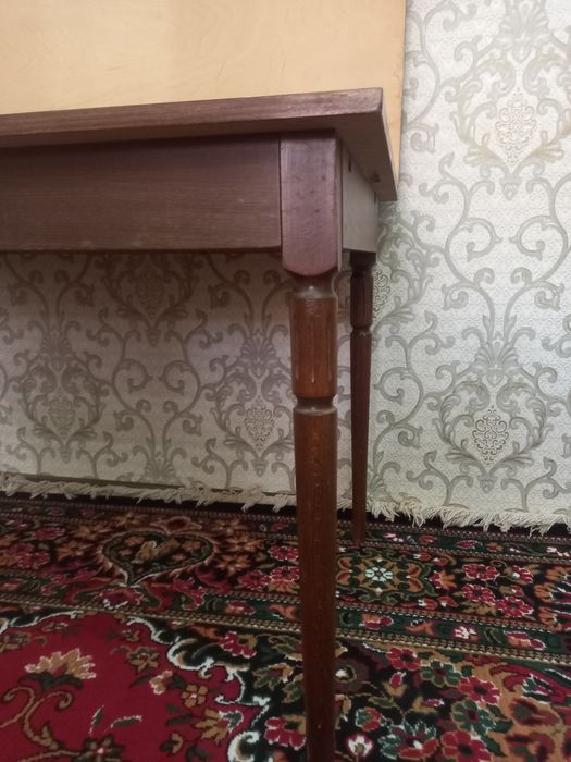 -- Продаётся Стол --