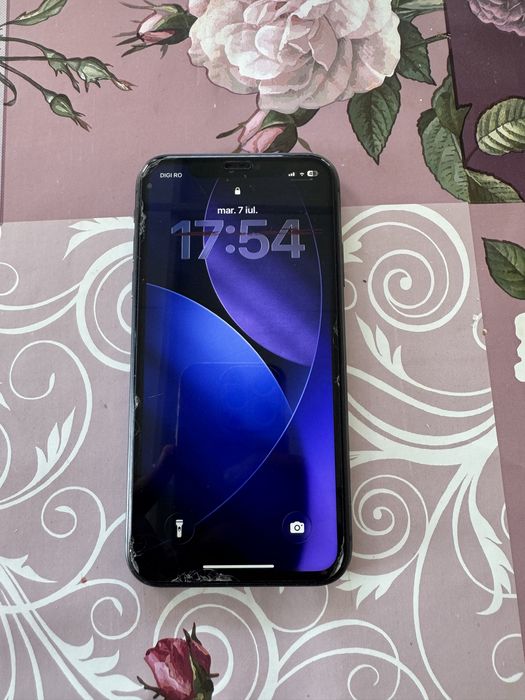 Vand iphone 11 urgent  cititi descrierea