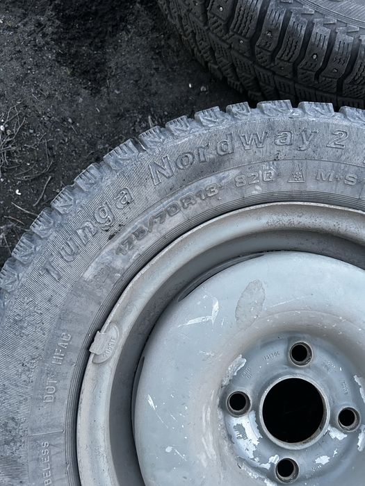 Продам комплект резины с дисками