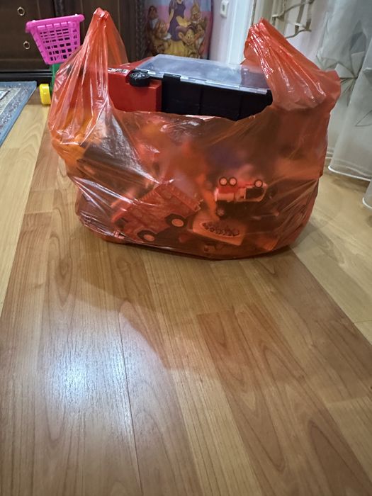 Продам машинки металические