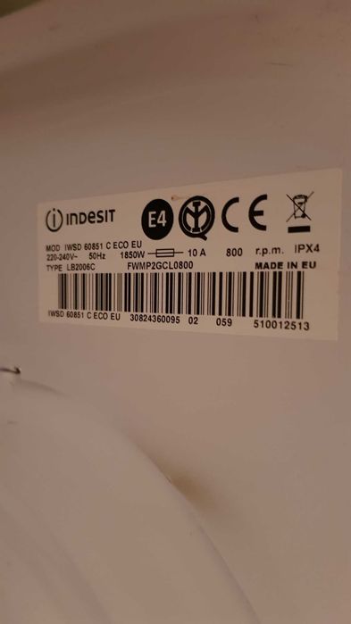 пералня  Indesit, работеща до 6 кг.