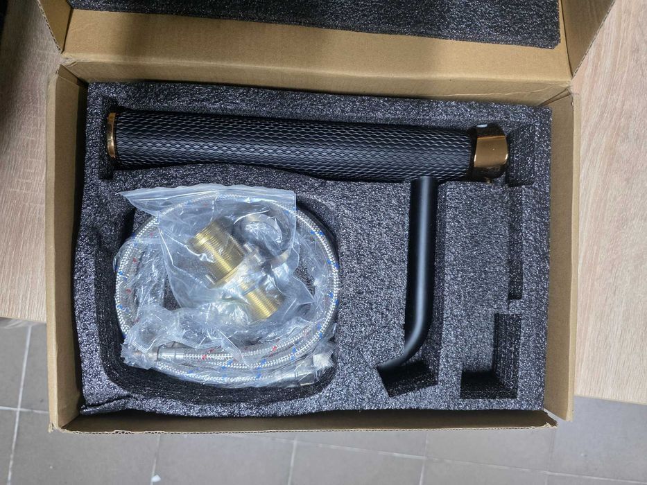 Baterie lavoar baie cu monocomandă, cu apă rece și caldă