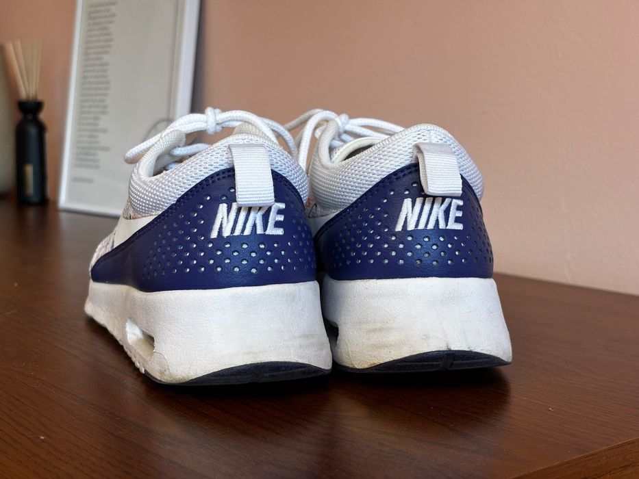 Бели маратонки Nike Air Max Thea