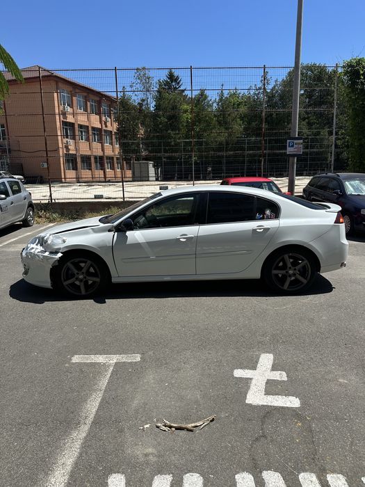Renault laguna 3 avariat