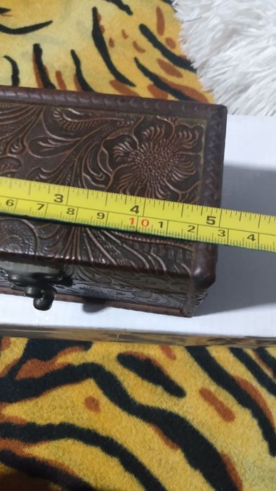 Обеци и аксесоари