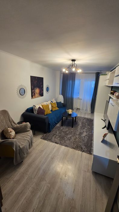 Apartament 2 camere de închiriat.