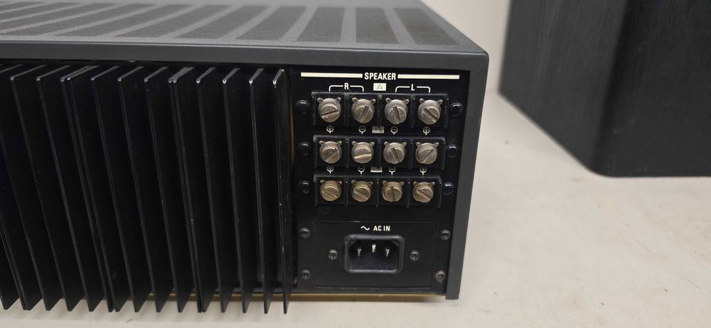 Amplituner  vintage  Sony STR 7055