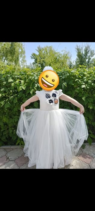 Продам платья на 6-7,8 лет.