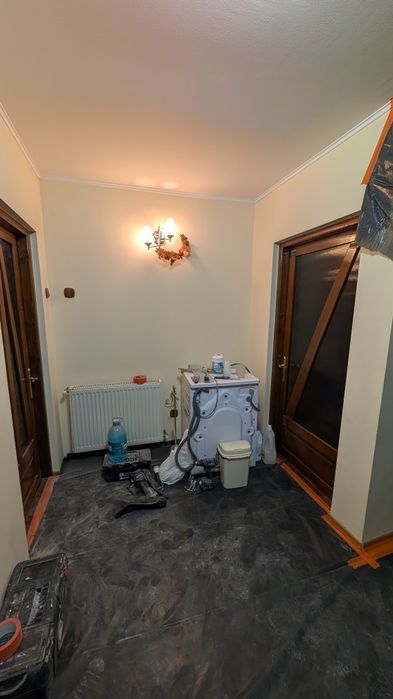 Uși din lemn cu sticlă mată