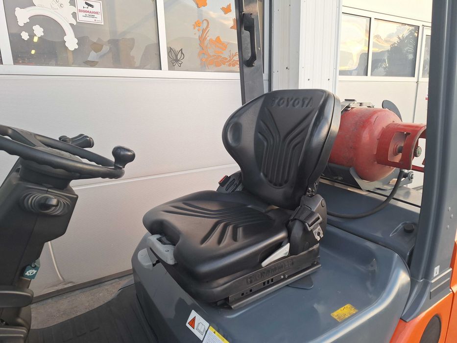 Мотокар Toyota 02-8FGF18 -Дуплекс мачта