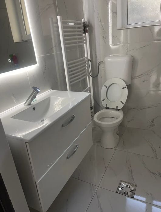Vand schimb apartament la parter zona Gara De Nord