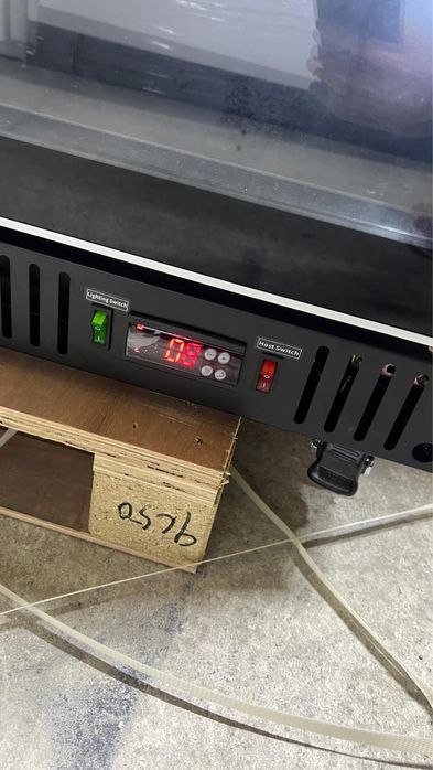 Vitrina frigorifica verticala cu tava colrctoare a apei NOUA