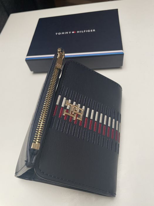 Portofel Tommy Hilfiger piele naturala!oiginal!!!nou!