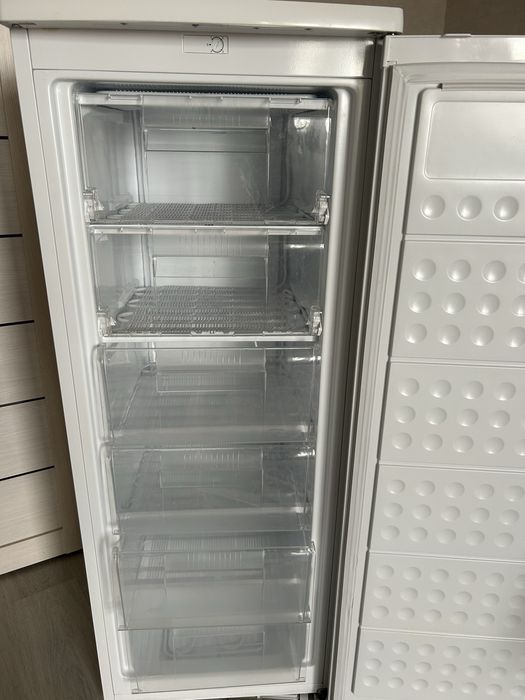 Продается морозильная камера