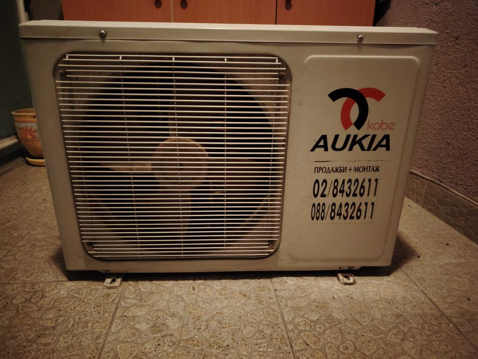 Продавам работещ климатик Aukia 9