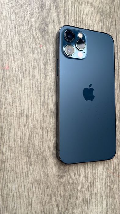 Айфон 12 про.       .