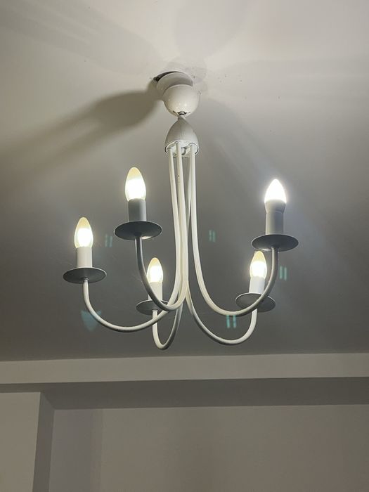 Set doua lustre cu 5 si 3 becuri