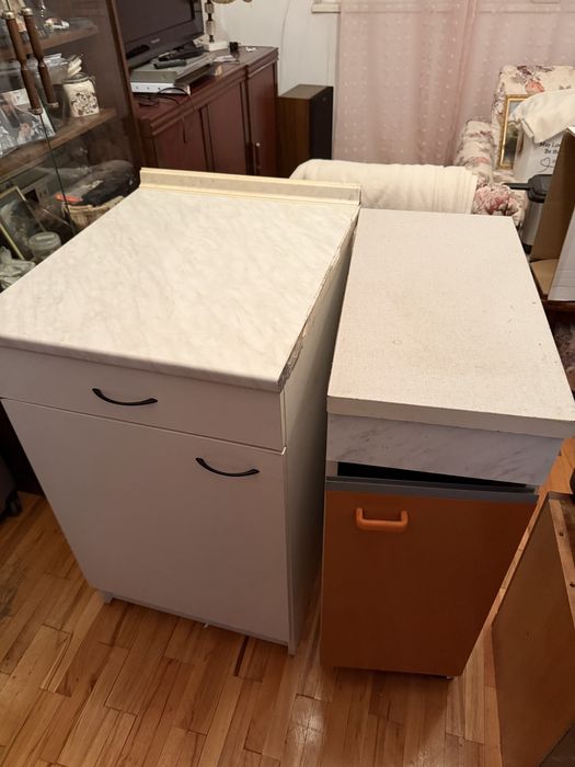 Два кухненски шкафа