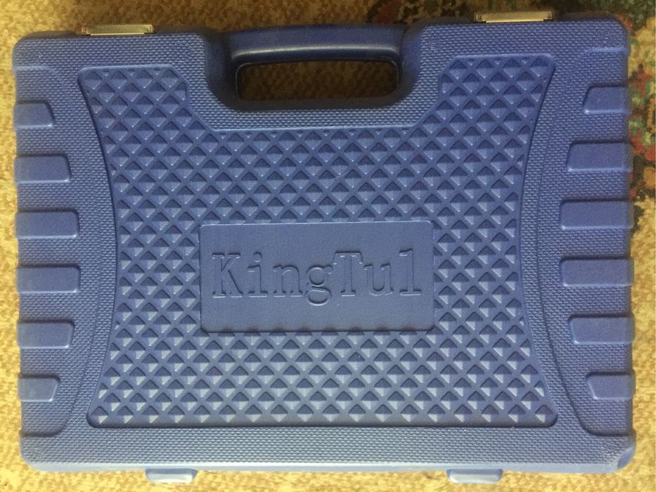 Набор ключей и головок