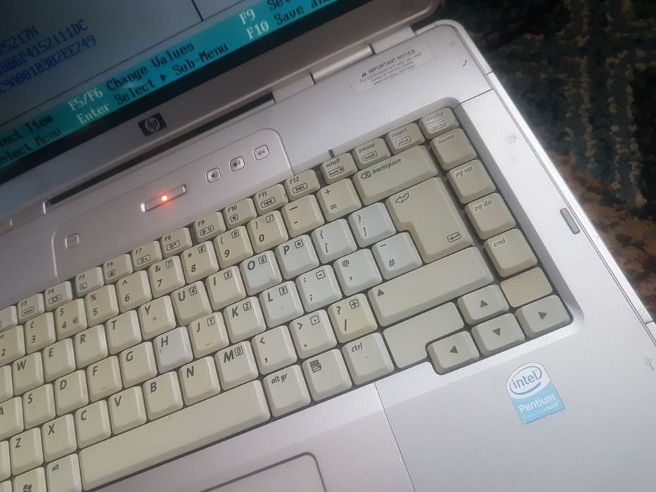 Laptop HP Intel , Pentium Dual Core. Functional . Pentru Piese !!!